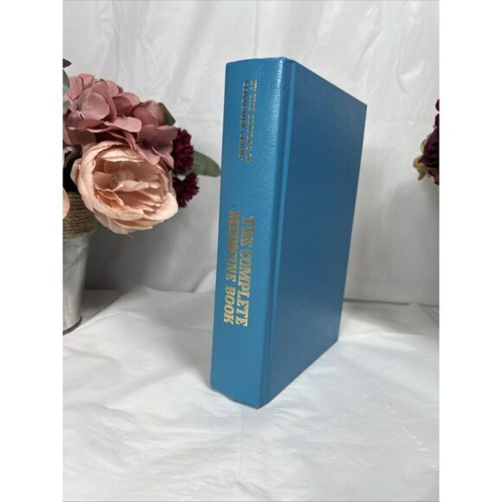 The Complete Medicine Book: 1982-1983 05144 Hardcover –‎ January 1, 1983